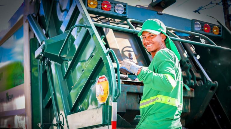Consórcio Limpa Gyn contrata profissionais de diversas áreas