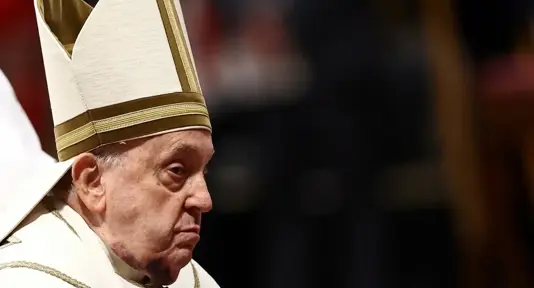 Papa Francisco indica que permanecerá e lança nova reforma católica